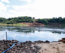 O governador Carlos Massa Ratinho Junior, junto com o ministro da Infraestrutura, Tarcísio Freitas, e o diretor-geral brasileiro da Itaipu Binacional, Joaquim Silva e Luna, vistoria nesta sexta-feira (28) as obras de construção da Ponte da Integração Brasil e Paraguai, em Foz do Iguaçu. O Governo do Paraná é o gestor da obra, que é financiada pela hidrelétrica binacional.  -  Curitiba, 28/02/2020  -  Foto: Rodrigo Félix Leal/AEN
