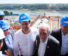 O governador Carlos Massa Ratinho Junior, junto com o ministro da Infraestrutura, Tarcísio Freitas, e o diretor-geral brasileiro da Itaipu Binacional, Joaquim Silva e Luna, vistoria nesta sexta-feira (28) as obras de construção da Ponte da Integração Brasil e Paraguai, em Foz do Iguaçu. O Governo do Paraná é o gestor da obra, que é financiada pela hidrelétrica binacional.  -  Curitiba, 28/02/2020  -  Foto: Rodrigo Félix Leal/AEN