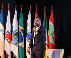 Discurso do vice governador do Rio de Janeiro, Cláudio Castro. Governadores de sete estados participam neste sábado (29), em Foz do Iguaçu, do sexto encontro do Consórcio de Integração Sul e Sudeste (Cosud). O encontro acontece no Hotel Wish.   29/02/2020 -  Foto: Geraldo Bubniak/AEN