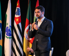 Governador Eduardo Leite do Estado Rio Grande do Sul.  Governadores de sete estados participam neste sábado (29), em Foz do Iguaçu, do sexto encontro do Consórcio de Integração Sul e Sudeste (Cosud). O encontro acontece no Hotel Wish.   29/02/2020 -  Foto: Geraldo Bubniak/AEN