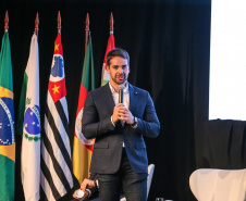 Governador Eduardo Leite do Estado Rio Grande do Sul.  Governadores de sete estados participam neste sábado (29), em Foz do Iguaçu, do sexto encontro do Consórcio de Integração Sul e Sudeste (Cosud). O encontro acontece no Hotel Wish.   29/02/2020 -  Foto: Geraldo Bubniak/AEN
