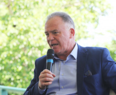Compromisso com o desenvolvimento sustentável, reformas estruturantes, proteção das fronteiras e um pedido para que o governo federal dê suporte aos estados para um possível enfrentamento ao coronavírus estão entre os principais pontos da Carta de Foz do Iguaçu. O documento final do encontro do Consórcio de Integração Sul e Sudeste (Cosud) foi apresentado neste sábado (29) pelos governadores das duas regiões, durante uma coletiva de imprensa no Parque Nacional do Iguaçu. 
