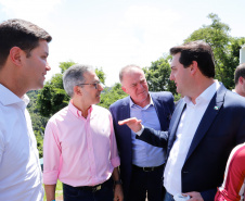 Compromisso com o desenvolvimento sustentável, reformas estruturantes, proteção das fronteiras e um pedido para que o governo federal dê suporte aos estados para um possível enfrentamento ao coronavírus estão entre os principais pontos da Carta de Foz do Iguaçu. O documento final do encontro do Consórcio de Integração Sul e Sudeste (Cosud) foi apresentado neste sábado (29) pelos governadores das duas regiões, durante uma coletiva de imprensa no Parque Nacional do Iguaçu. 