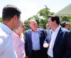 Compromisso com o desenvolvimento sustentável, reformas estruturantes, proteção das fronteiras e um pedido para que o governo federal dê suporte aos estados para um possível enfrentamento ao coronavírus estão entre os principais pontos da Carta de Foz do Iguaçu. O documento final do encontro do Consórcio de Integração Sul e Sudeste (Cosud) foi apresentado neste sábado (29) pelos governadores das duas regiões, durante uma coletiva de imprensa no Parque Nacional do Iguaçu. 