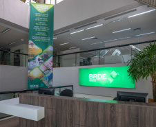 O Banco Regional de Desenvolvimento do Extremo Sul – BRDE teve papel estratégico no avanço da indústria paranaense em 2019. Segundo levantamento do Instituto Brasileiro de Geografia e Estatística – IBGE, entre janeiro e dezembro do ano passado, houve crescimento de 5,7% na produção industrial paranaense, colocando o Estado em posição de liderança no País.