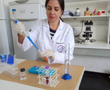 Um estudo feito por pesquisadores da Universidade Estadual de Londrina (UEL) mostrou que o Bisfenol A (BPA) pode ser o responsável pelo crescente número de indivíduos do sexo masculino, em idade reprodutiva, com problemas de infertilidade.Foto: UEL