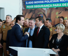 O governador Carlos Massa Ratinho Junior formalizou nesta terça-feira (03) o início do concurso para contratação de 2.400 policiais e bombeiros militares. Em solenidade no Palácio Iguaçu, o governador firmou o contrato com a Fundação da Universidade Federal do Paraná (Funpar), que será a responsável pela organização do concurso.