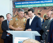 O governador Carlos Massa Ratinho Junior formalizou nesta terça-feira (03) o início do concurso para contratação de 2.400 policiais e bombeiros militares. Em solenidade no Palácio Iguaçu, o governador firmou o contrato com a Fundação da Universidade Federal do Paraná (Funpar), que será a responsável pela organização do concurso.