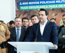 O governador Carlos Massa Ratinho Junior formalizou nesta terça-feira (03) o início do concurso para contratação de 2.400 policiais e bombeiros militares. Em solenidade no Palácio Iguaçu, o governador firmou o contrato com a Fundação da Universidade Federal do Paraná (Funpar), que será a responsável pela organização do concurso.