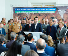 O governador Carlos Massa Ratinho Junior formalizou nesta terça-feira (03) o início do concurso para contratação de 2.400 policiais e bombeiros militares. Em solenidade no Palácio Iguaçu, o governador firmou o contrato com a Fundação da Universidade Federal do Paraná (Funpar), que será a responsável pela organização do concurso.