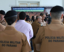 O governador Carlos Massa Ratinho Junior formalizou nesta terça-feira (03) o início do concurso para contratação de 2.400 policiais e bombeiros militares. Em solenidade no Palácio Iguaçu, o governador firmou o contrato com a Fundação da Universidade Federal do Paraná (Funpar), que será a responsável pela organização do concurso.