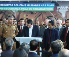 O governador Carlos Massa Ratinho Junior formalizou nesta terça-feira (03) o início do concurso para contratação de 2.400 policiais e bombeiros militares. Em solenidade no Palácio Iguaçu, o governador firmou o contrato com a Fundação da Universidade Federal do Paraná (Funpar), que será a responsável pela organização do concurso.