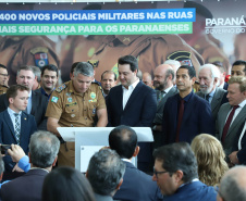 O governador Carlos Massa Ratinho Junior formalizou nesta terça-feira (03) o início do concurso para contratação de 2.400 policiais e bombeiros militares. Em solenidade no Palácio Iguaçu, o governador firmou o contrato com a Fundação da Universidade Federal do Paraná (Funpar), que será a responsável pela organização do concurso.