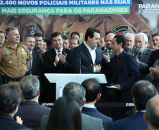 O governador Carlos Massa Ratinho Junior formalizou nesta terça-feira (03) o início do concurso para contratação de 2.400 policiais e bombeiros militares. Em solenidade no Palácio Iguaçu, o governador firmou o contrato com a Fundação da Universidade Federal do Paraná (Funpar), que será a responsável pela organização do concurso.