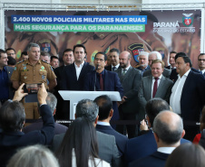 O governador Carlos Massa Ratinho Junior formalizou nesta terça-feira (03) o início do concurso para contratação de 2.400 policiais e bombeiros militares. Em solenidade no Palácio Iguaçu, o governador firmou o contrato com a Fundação da Universidade Federal do Paraná (Funpar), que será a responsável pela organização do concurso.