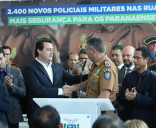 O governador Carlos Massa Ratinho Junior formalizou nesta terça-feira (03) o início do concurso para contratação de 2.400 policiais e bombeiros militares. Em solenidade no Palácio Iguaçu, o governador firmou o contrato com a Fundação da Universidade Federal do Paraná (Funpar), que será a responsável pela organização do concurso.