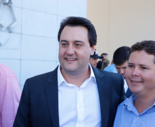Veículos repassados pelo governador Ratinho Junior beneficiam 96 municípios e estão dentro da política de levar a saúde para mais perto das pessoas. Investimento foi de R$ 16,4 milhões e faz parte de um pacote que poderá abranger 1.500 equipamentos nos próximos meses.
Foto: Rodrigo Felix Leal