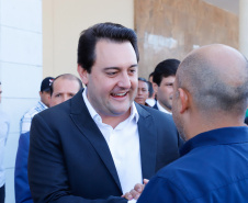 Veículos repassados pelo governador Ratinho Junior beneficiam 96 municípios e estão dentro da política de levar a saúde para mais perto das pessoas. Investimento foi de R$ 16,4 milhões e faz parte de um pacote que poderá abranger 1.500 equipamentos nos próximos meses.
Foto: Rodrigo Felix Leal