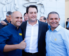 Veículos repassados pelo governador Ratinho Junior beneficiam 96 municípios e estão dentro da política de levar a saúde para mais perto das pessoas. Investimento foi de R$ 16,4 milhões e faz parte de um pacote que poderá abranger 1.500 equipamentos nos próximos meses.
Foto: Rodrigo Felix Leal