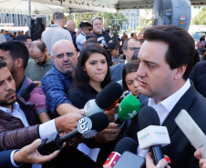 Veículos repassados pelo governador Ratinho Junior beneficiam 96 municípios e estão dentro da política de levar a saúde para mais perto das pessoas. Investimento foi de R$ 16,4 milhões e faz parte de um pacote que poderá abranger 1.500 equipamentos nos próximos meses.
Foto: Rodrigo Felix Leal