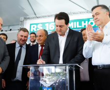 Veículos repassados pelo governador Ratinho Junior beneficiam 96 municípios e estão dentro da política de levar a saúde para mais perto das pessoas. Investimento foi de R$ 16,4 milhões e faz parte de um pacote que poderá abranger 1.500 equipamentos nos próximos meses.
Foto: Rodrigo Felix Leal