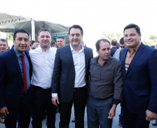 Veículos repassados pelo governador Ratinho Junior beneficiam 96 municípios e estão dentro da política de levar a saúde para mais perto das pessoas. Investimento foi de R$ 16,4 milhões e faz parte de um pacote que poderá abranger 1.500 equipamentos nos próximos meses.
Foto: Rodrigo Felix Leal