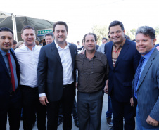 Veículos repassados pelo governador Ratinho Junior beneficiam 96 municípios e estão dentro da política de levar a saúde para mais perto das pessoas. Investimento foi de R$ 16,4 milhões e faz parte de um pacote que poderá abranger 1.500 equipamentos nos próximos meses.
Foto: Rodrigo Felix Leal