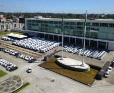 Veículos repassados pelo governador Ratinho Junior beneficiam 96 municípios e estão dentro da política de levar a saúde para mais perto das pessoas. Investimento foi de R$ 16,4 milhões e faz parte de um pacote que poderá abranger 1.500 equipamentos nos próximos meses.
Foto: José Fernando Ogura/AEN