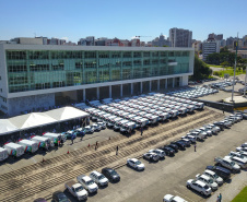 Veículos repassados pelo governador Ratinho Junior beneficiam 96 municípios e estão dentro da política de levar a saúde para mais perto das pessoas. Investimento foi de R$ 16,4 milhões e faz parte de um pacote que poderá abranger 1.500 equipamentos nos próximos meses.
Foto: José Fernando Ogura/AEN