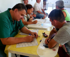 O Pátio de Triagem do Porto de Paranaguá foi sede nesta quarta-feira (04) da primeira edição do Porto em Ação em 2020. Organizado e coordenado pela empresa pública Portos do Paraná, o evento mensal leva até os caminhoneiros serviços e cuidados com a saúde, vacinação, orientação espiritual e palestras sobre trânsito e segurança. Foto: Portos do Paraná