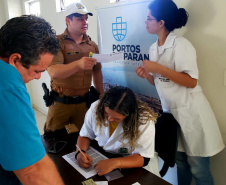 O Pátio de Triagem do Porto de Paranaguá foi sede nesta quarta-feira (04) da primeira edição do Porto em Ação em 2020. Organizado e coordenado pela empresa pública Portos do Paraná, o evento mensal leva até os caminhoneiros serviços e cuidados com a saúde, vacinação, orientação espiritual e palestras sobre trânsito e segurança. Foto: Portos do Paraná