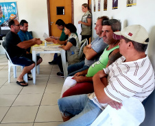O Pátio de Triagem do Porto de Paranaguá foi sede nesta quarta-feira (04) da primeira edição do Porto em Ação em 2020. Organizado e coordenado pela empresa pública Portos do Paraná, o evento mensal leva até os caminhoneiros serviços e cuidados com a saúde, vacinação, orientação espiritual e palestras sobre trânsito e segurança. Foto: Portos do Paraná