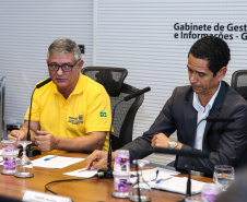 O Governador Carlos Massa Ratinho Junior acompanha nesta quarta-feira (4), o balanço das ações e dos atendimentos feitos durante a temporada Verão Maior 2019/2020, no Litoral e no Interior do Estado. Acompanhado do o secretário da Segurança Pública, Romulo Marinho, coordenador do Verão Maior.   Curitiba, 04/03/2020 - Foto: Geraldo Bubniak/AEN