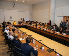 O Governador Carlos Massa Ratinho Junior acompanha nesta quarta-feira (4), o balanço das ações e dos atendimentos feitos durante a temporada Verão Maior 2019/2020, no Litoral e no Interior do Estado. Acompanhado do o secretário da Segurança Pública, Romulo Marinho, coordenador do Verão Maior.   Curitiba, 04/03/2020 - Foto: Geraldo Bubniak/AEN