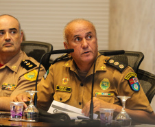 O Governador Carlos Massa Ratinho Junior acompanha nesta quarta-feira (4), o balanço das ações e dos atendimentos feitos durante a temporada Verão Maior 2019/2020, no Litoral e no Interior do Estado. Acompanhado do o secretário da Segurança Pública, Romulo Marinho, coordenador do Verão Maior.   Curitiba, 04/03/2020 - Foto: Geraldo Bubniak/AEN