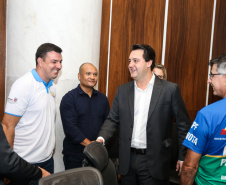 O Governador Carlos Massa Ratinho Junior acompanha nesta quarta-feira (4), o balanço das ações e dos atendimentos feitos durante a temporada Verão Maior 2019/2020, no Litoral e no Interior do Estado. Acompanhado do o secretário da Segurança Pública, Romulo Marinho, coordenador do Verão Maior.   Curitiba, 04/03/2020 - Foto: Geraldo Bubniak/AEN