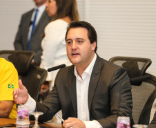 O Governador Carlos Massa Ratinho Junior acompanha nesta quarta-feira (4), o balanço das ações e dos atendimentos feitos durante a temporada Verão Maior 2019/2020, no Litoral e no Interior do Estado. Acompanhado do o secretário da Segurança Pública, Romulo Marinho, coordenador do Verão Maior.   Curitiba, 04/03/2020 - Foto: Geraldo Bubniak/AEN