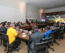 O Governador Carlos Massa Ratinho Junior acompanha nesta quarta-feira (4), o balanço das ações e dos atendimentos feitos durante a temporada Verão Maior 2019/2020, no Litoral e no Interior do Estado. Acompanhado do o secretário da Segurança Pública, Romulo Marinho, coordenador do Verão Maior.   Curitiba, 04/03/2020 - Foto: Geraldo Bubniak/AEN