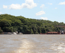 Ilhas, trilhas e praias cristalinas formam as belezas do Rio Paraná.Icaraíma - Foto: Ari Dias/AEN