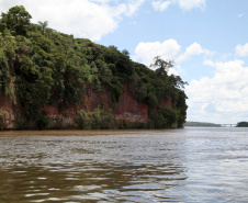 Ilhas, trilhas e praias cristalinas formam as belezas do Rio Paraná.Icaraíma - Foto: Ari Dias/AEN