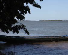 Ilhas, trilhas e praias cristalinas formam as belezas do Rio Paraná. Porto Rico - Foto: Ari Dias/AEN