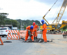 Depois de mais de 30 anos de espera pela população, as obras de duplicação da PR-092, a Rodovia dos Minérios, estão saindo do papel. O governador Carlos Massa Ratinho Junior vistoriou as obras nesta quinta-feira (05), no trecho entre Curitiba e Almirante Tamandaré. 