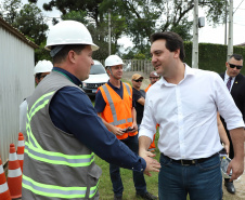 Depois de mais de 30 anos de espera pela população, as obras de duplicação da PR-092, a Rodovia dos Minérios, estão saindo do papel. O governador Carlos Massa Ratinho Junior vistoriou as obras nesta quinta-feira (05), no trecho entre Curitiba e Almirante Tamandaré. 