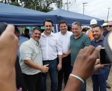 Depois de mais de 30 anos de espera pela população, as obras de duplicação da PR-092, a Rodovia dos Minérios, estão saindo do papel. O governador Carlos Massa Ratinho Junior vistoriou as obras nesta quinta-feira (05), no trecho entre Curitiba e Almirante Tamandaré. 