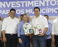 O governador Carlos Massa Ratinho Junior em reunião com prefeitos da AMSULPAR e visita as obras da ponte José Richa
Foto Gilson Abreu/Aen
