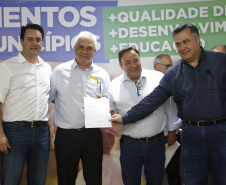 O governador Carlos Massa Ratinho Junior em reunião com prefeitos da AMSULPAR e visita as obras da ponte José Richa
Foto Gilson Abreu/Aen
