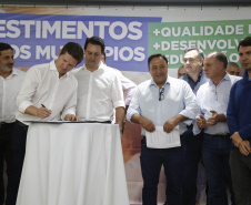 O governador Carlos Massa Ratinho Junior em reunião com prefeitos da AMSULPAR e visita as obras da ponte José Richa
Foto Gilson Abreu/Aen
