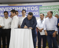 O governador Carlos Massa Ratinho Junior em reunião com prefeitos da AMSULPAR e visita as obras da ponte José Richa
Foto Gilson Abreu/Aen
