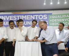 O governador Carlos Massa Ratinho Junior em reunião com prefeitos da AMSULPAR e visita as obras da ponte José Richa
Foto Gilson Abreu/Aen
