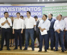 O governador Carlos Massa Ratinho Junior em reunião com prefeitos da AMSULPAR e visita as obras da ponte José Richa
Foto Gilson Abreu/Aen
